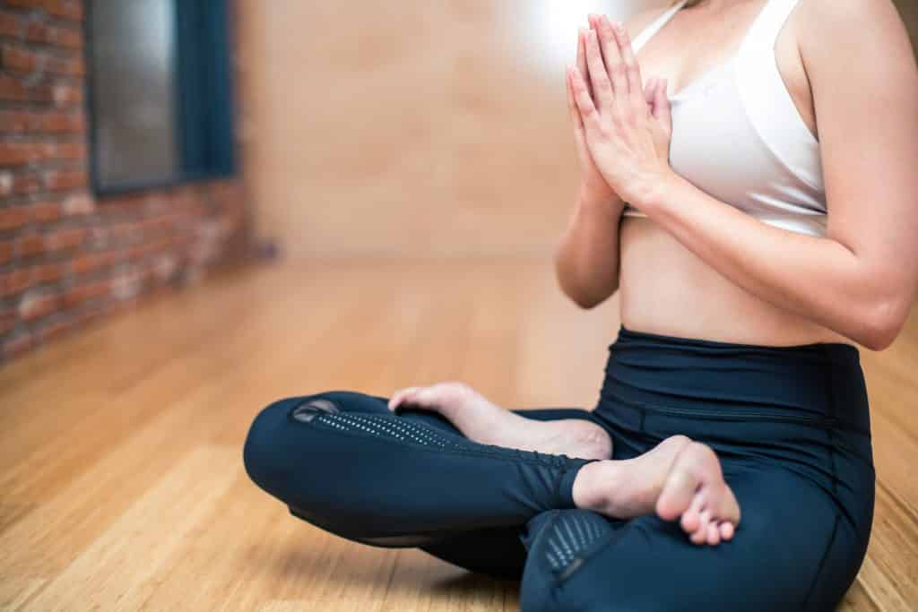 Pause Moderne -Box creative et gourmande Article blog -Le Yoga Vinyasa