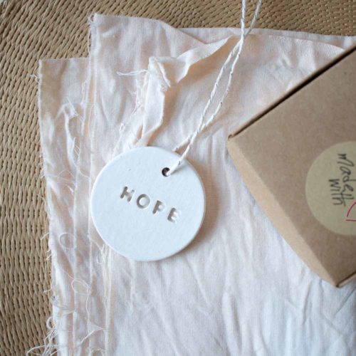 Médaillon céramique “Hope” – MADE IN FRANCE