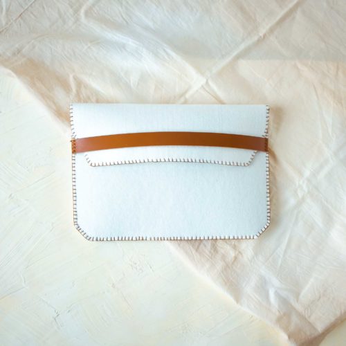 KIT DIY – Réaliser une pochette en feutrine et cuir