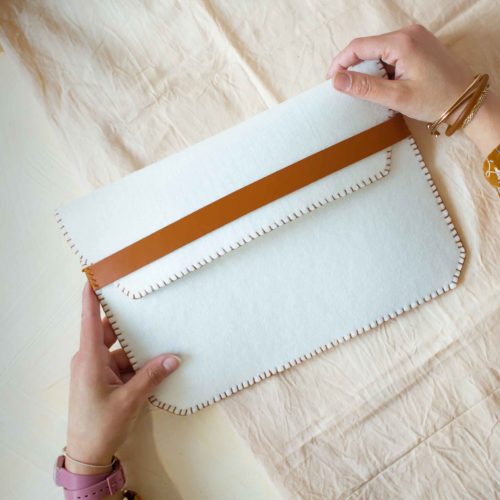 KIT DIY – Réaliser une pochette en feutrine et cuir